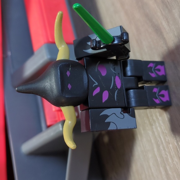 Roblox Series 2 Azurewrath Lord of the Void Minifig - Picture 2 of 4